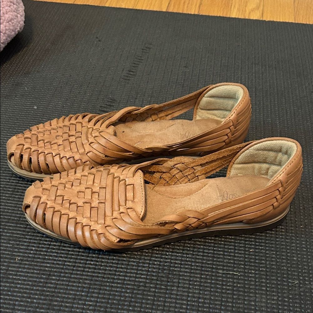 Women's Tan Woven Leather huaraches - Picture 3 of 6
